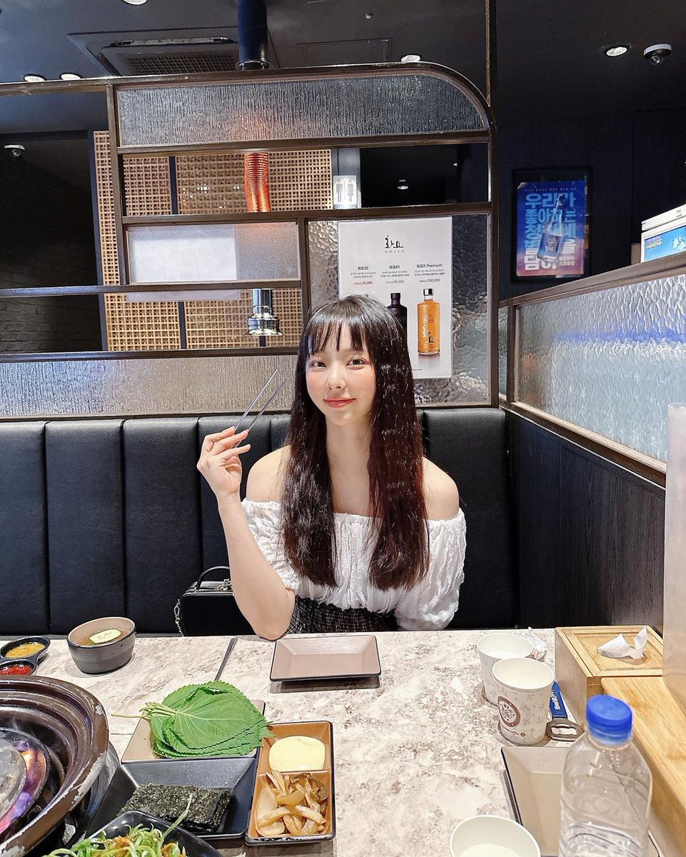 orrery_nim's tweet photo. Vivi Instagram post
'have a good dinner~' 
https://t.co/yIbjS5640x

-----
(unrelated; batching tweets)

Hyunjin Instagram post
'nongshim 🤎' 
https://t.co/SvoHMWFcH3 https://t.co/1nStp68ezu