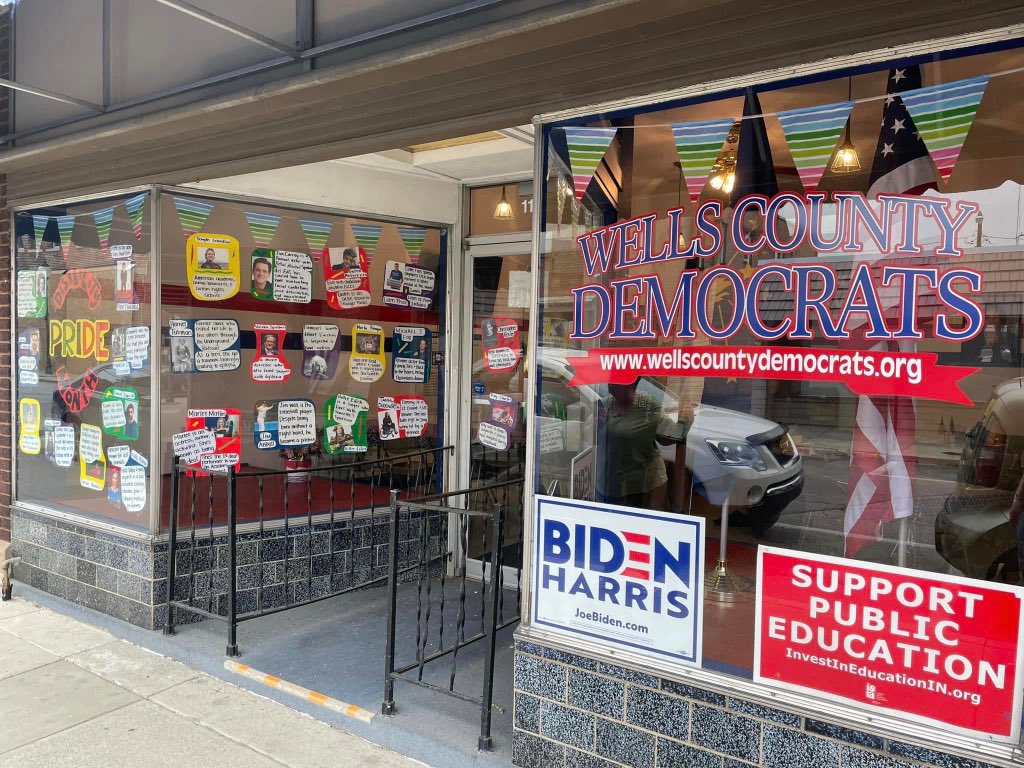 wellscodems's tweet photo. We want to give a huge thank you to the Above &amp; Beyond club for the latest window display for our headquarters for Disibility Pride Month! 

Make sure to pass by our headquarters to check out the display and learn about historic figures and their disabilities! https://t.co/Pn9eDsN3Xb