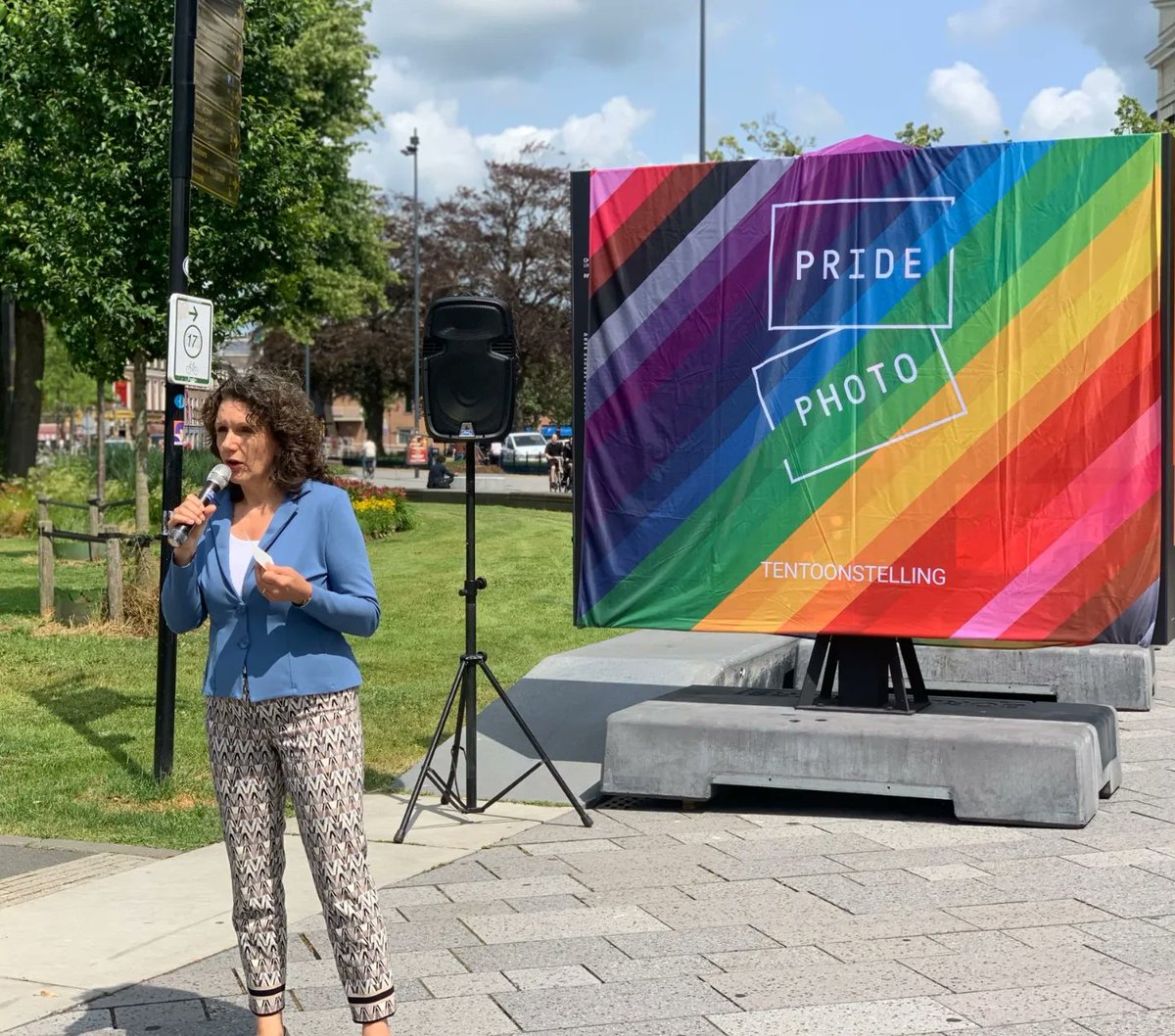 🏳️‍🌈 Vrijdagmiddag (30/6) is de rondreizende tentoonstelling Pride Photo geopend door wethouder Nathalie Kramer en Sipke Jan Bousema. De tentoonstelling vind je op Stationsplein in  Leeuwarden. 

#jijhoorterbij #prideleeuwarden #pridephoto #gemeenteleeuwarden #rainbow ❤️🧡💛💚💙💜