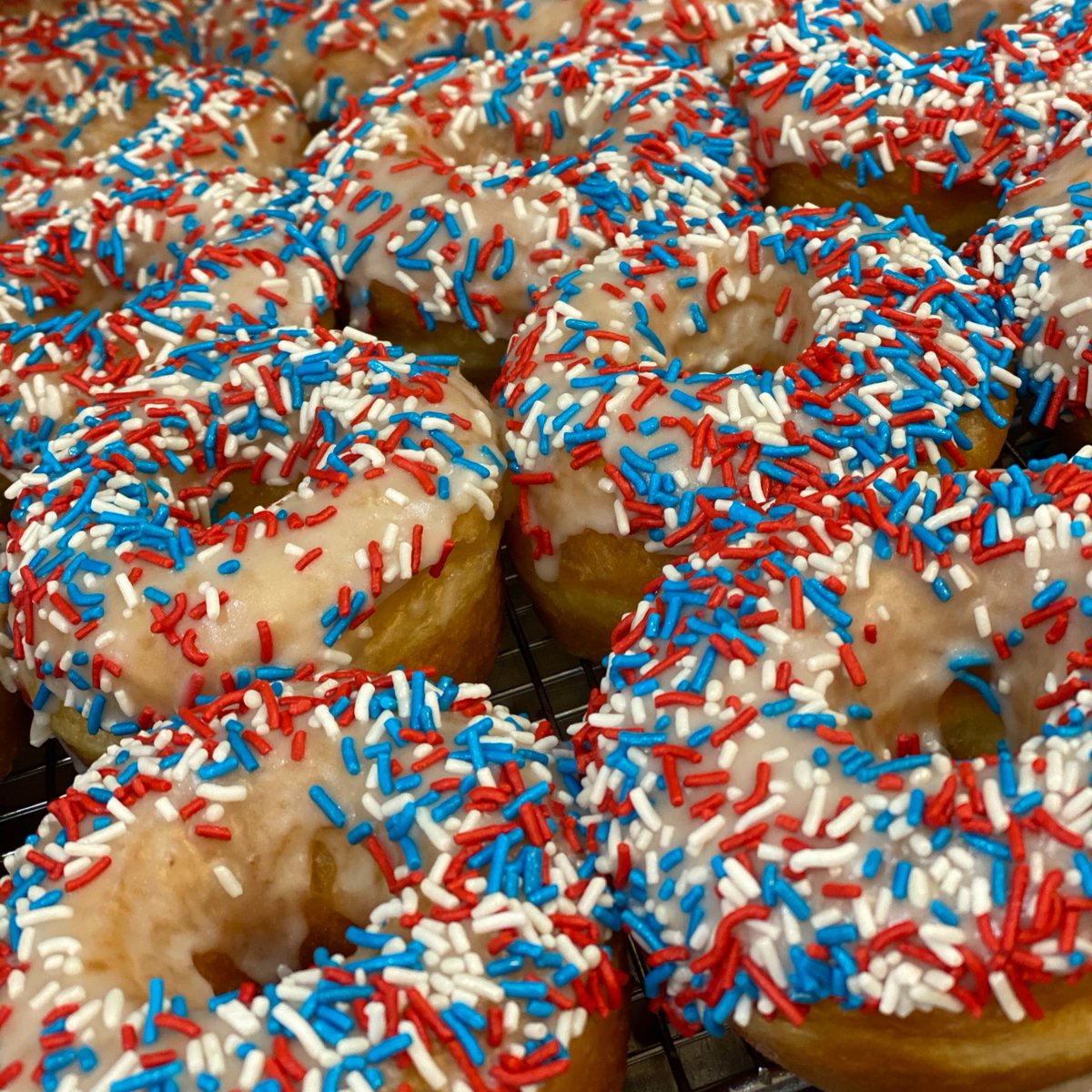 Step aside, fireworks. 4th of July Sprinkley Guy is the real star of the show! This red, white, and blue masterpiece will be the star of your dessert table 🇺🇸🍩💥