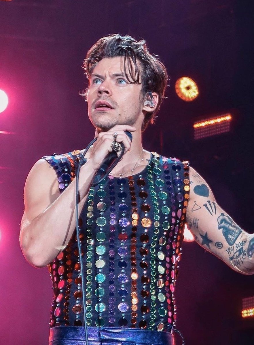 harrydailyposts's tweet photo. he's so beautiful https://t.co/SVshTSZoRr