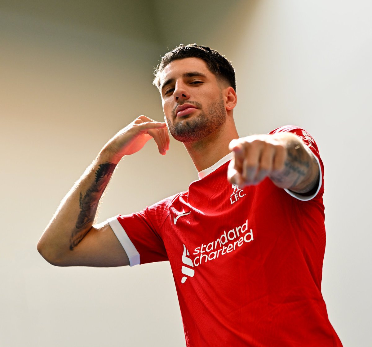 Szoboszlai: “I’m joining an historical, top club. I’m very happy. The last three or four days went really long; it was not that easy!”. 🔴 #LFC

“I’m here finally and I really want to tell Liverpool fans that I can’t wait to see them at Anfield, can’t wait to get started”.