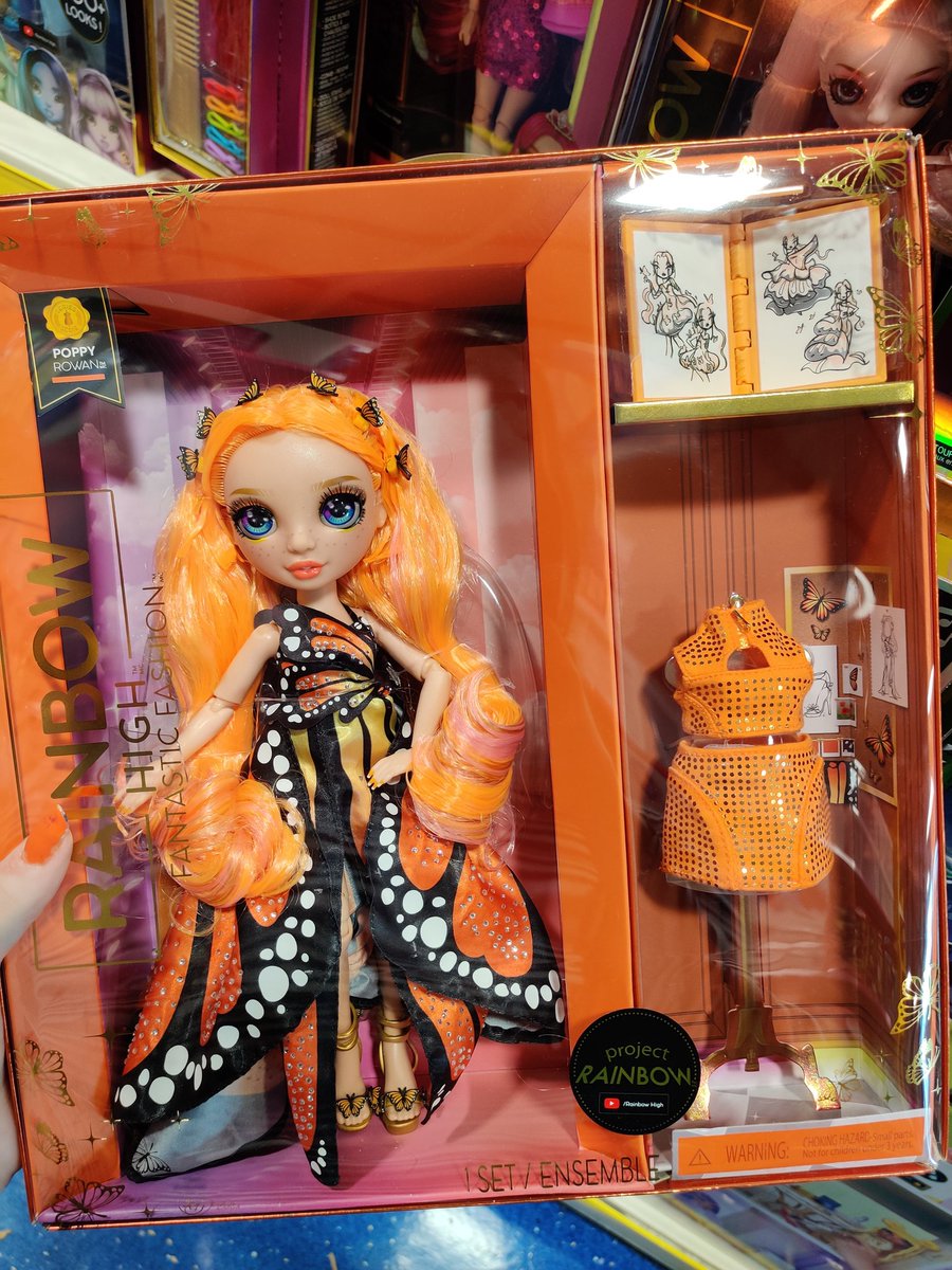 5sos_ChloeB's tweet photo. Just found Rainbow High: Fantastic Fashion Poppy in @SmythsToysUK 😍

#rainbowhigh #shadowhigh #rainbowvision #poppyrowan #doll #dollhunting #collecttherainbow https://t.co/iQSc2cB2KD
