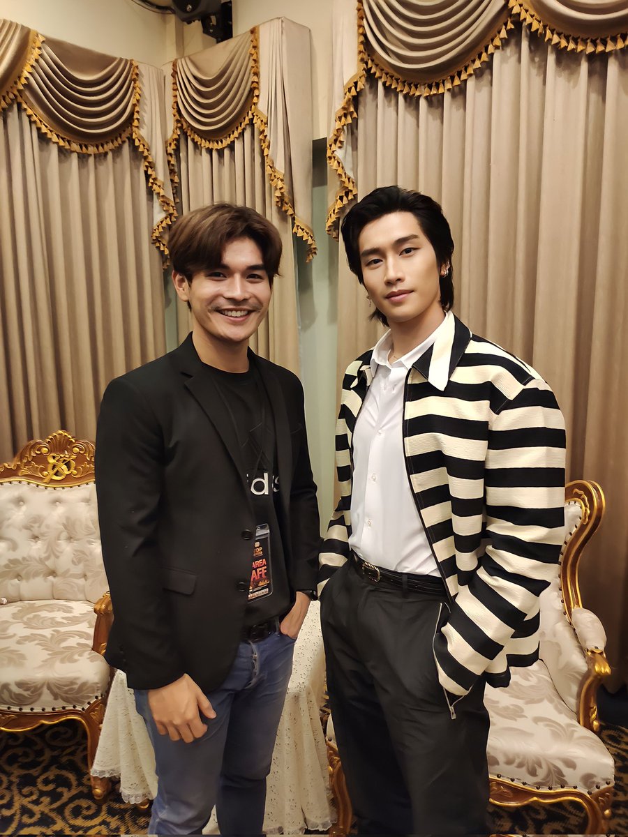 linkliketagger's tweet photo. เสร็จสิ้นภารกิจ 🎉❤️

#AsiaTopAwards2023
#ไบเบิ้ลวิชญ์ภาส
#biblewichapas 
#kinnporschetheseries 
#คินพอร์ช https://t.co/azv2gPv8nN