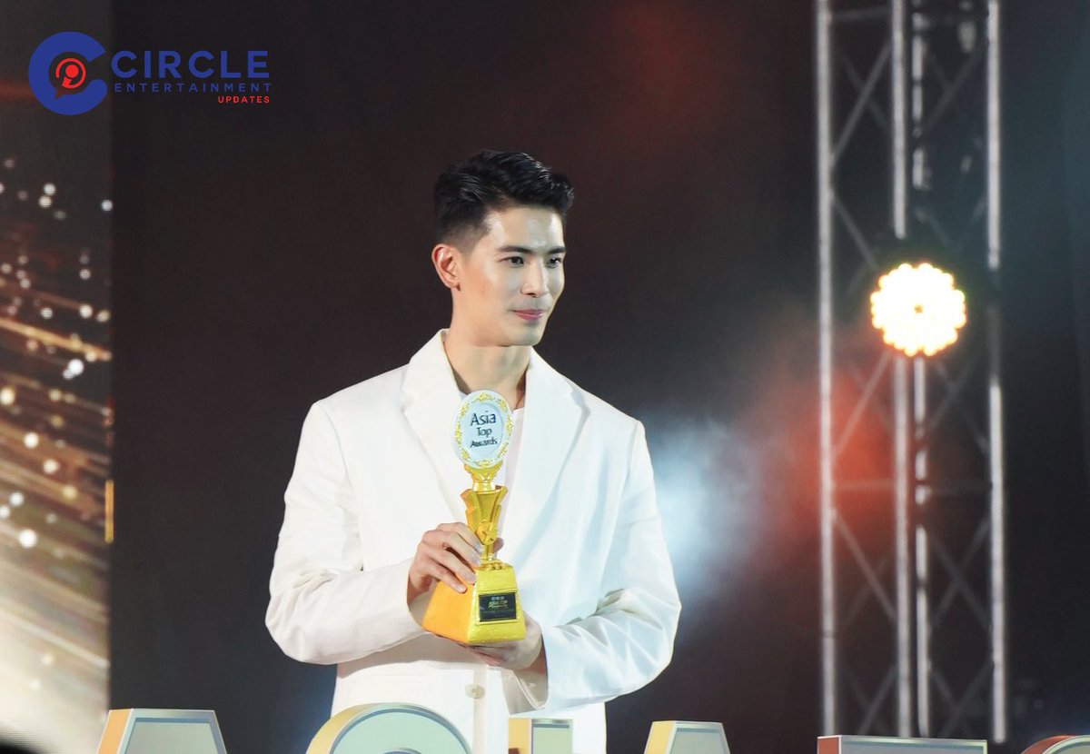 circle_update's tweet photo. “สน ยุกต์ ส่งไพศาล” เข้ารับรางวัลนักแสดงชายดีเด่นจากละครเรื่อง ไฟลวง ในงาน “ASIA TOP AWARDS 2023”

#AsiaTopAwards2023
#สนยุกต์ https://t.co/qjRu6erbBA
