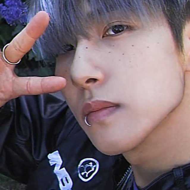 HRJFEED's tweet photo. he looks so good 😭 https://t.co/rTI4MqH1Ih