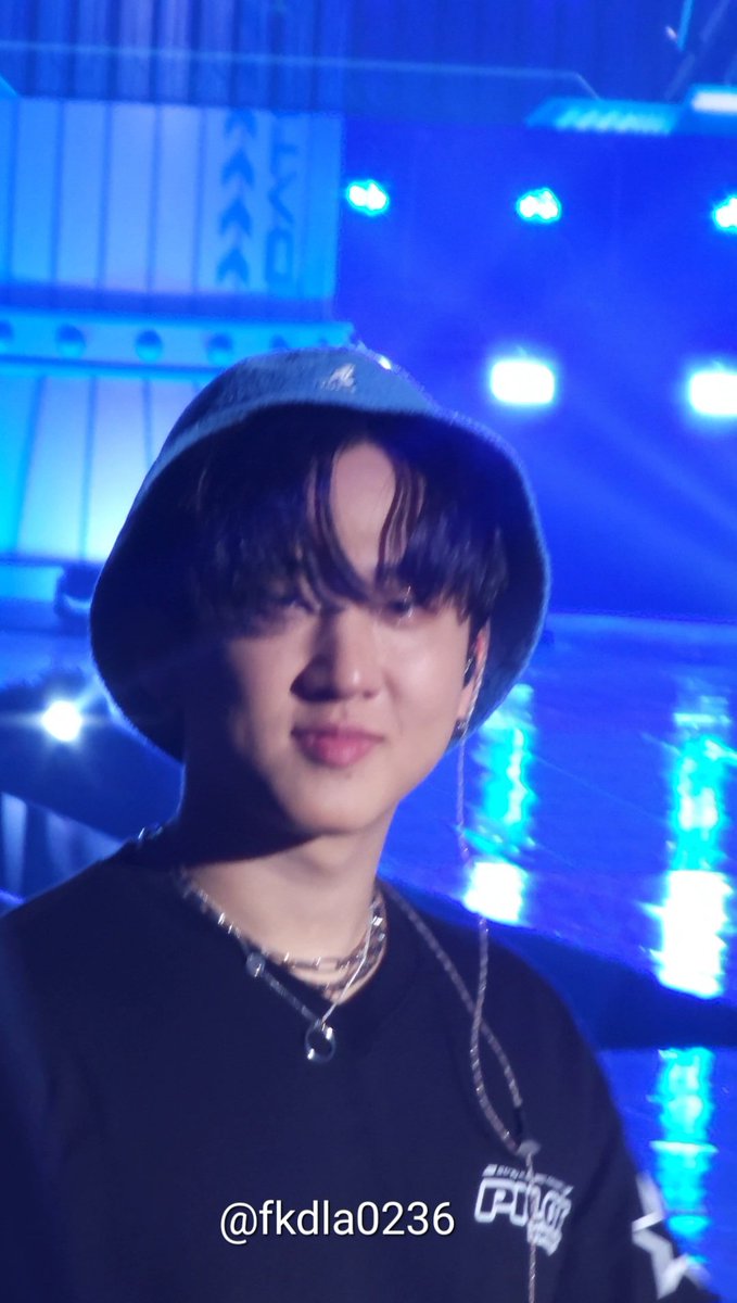 fkdla0236's tweet photo. 230702 팬미팅 창빈 , 한
내슬로건보고 창빈이는 알았다해주고 지성이는 내가 슬로건 입에물고있어서 물지말라고함 ㅋㅋㅋㅋ https://t.co/A2PwaI53nF