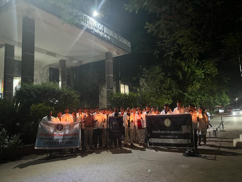 Cims_Jda's tweet photo. JDA CIMS Bilaspur organised Blood Donation Camp on the occasion of Doctor's Day and  also conducted rally  to express their dissatisfaction towards government ignorance on stipend hike for which assurance  was given 5 month back...
@bhupeshbaghel 
@ChhattisgarhCMO 
@HealthCgGov https://t.co/haF8EQAjq2