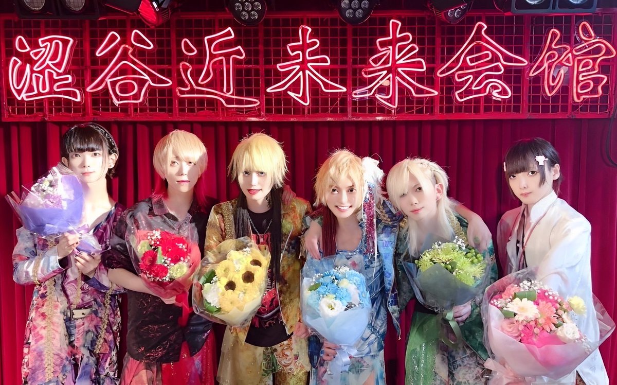SenRabi_Yuuki's tweet photo. 【本格始動1stワンマン満員御礼🎉】
#拡散希望

本格始動 渋谷近未来会館
満員でスタートを切れましたありがとう✨

そして
新たな僕も解禁どうですか？🦊

怒涛の九大発表💥
&amp;
1周年ワンマン【新宿BLAZE】決定🔥

これから一年間の閃光ラビットについてきてねっ🐰

RT♡合計300＝新アー写別アングル https://t.co/s6tIjpDAiE