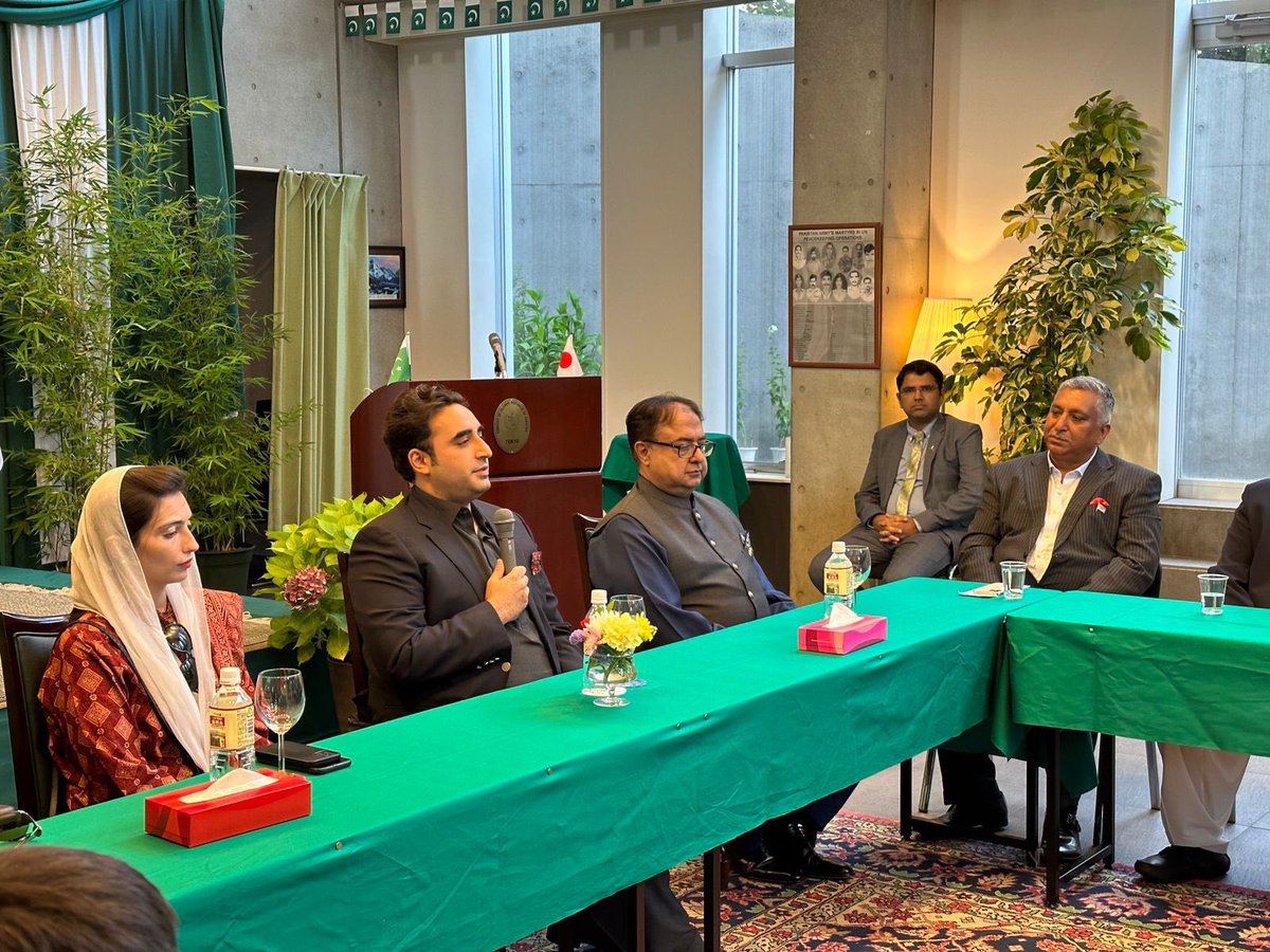 BBhuttoZardari's tweet photo. Reassuring to see 🇵🇰’s vibrant diaspora in Japan making its contribution to stronger ties between the two countries. Today I met with some of its representatives &amp; exchanged thoughts on diversifying our bilateral ties with 🇯🇵 particularly in business &amp; trade. #PakFMinJapan https://t.co/7VnVHRe3tI