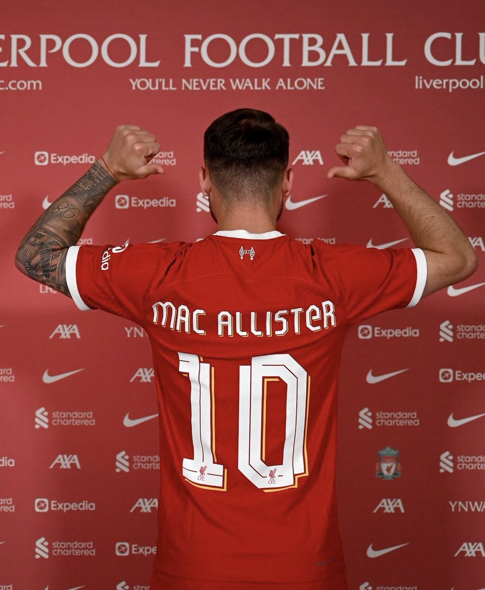 SamueILFC's tweet photo. Our new No.8 and No.10 in midfield. Beautiful. https://t.co/BhCUXlehVr