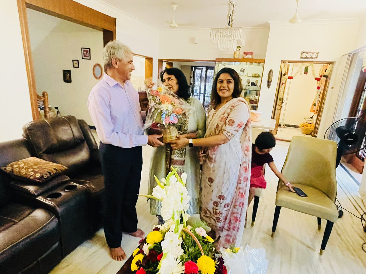 आज तमिलनाडु के #नये_मुख्यसचिव_श्रीमान_शिवदास_मीना जी से  मिलकर उन्हें #तमिलनाडु_सरकार में #मुख्य_सचिव बनाये जाने पर बधाई एवं शुभ कामनायें प्रेषित की