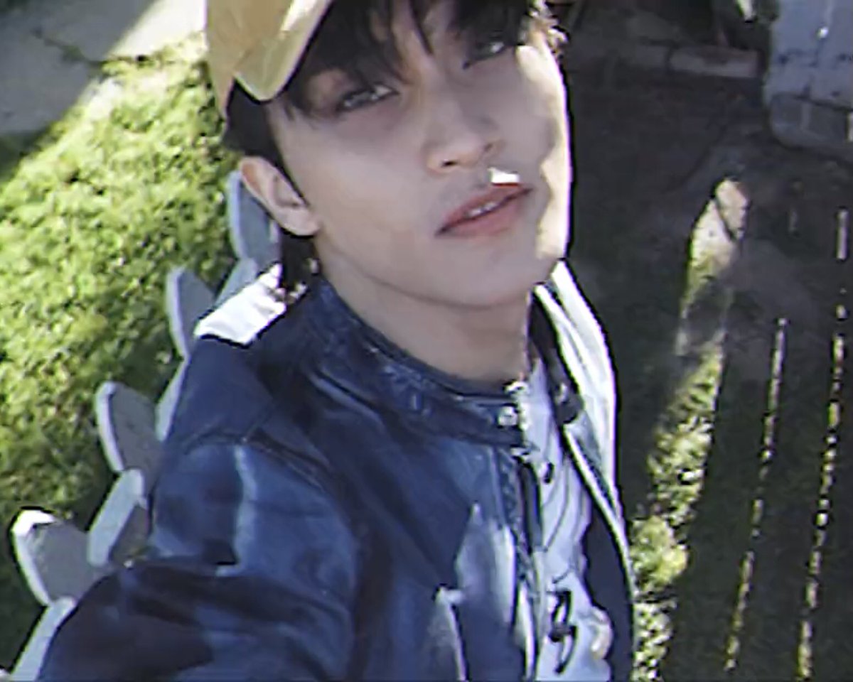 LMKLOOK's tweet photo. extrovert #mark 📹 https://t.co/RlEc4Mg0XK