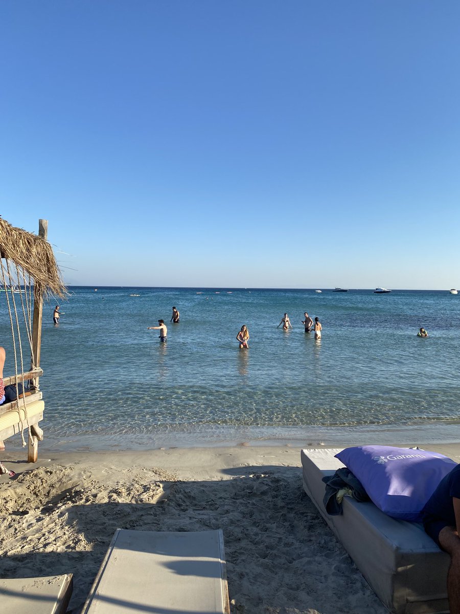 CenapDemir10's tweet photo. Buralar sakinlemiş. #FunBeach #Çeşme https://t.co/FHFWQYAhFs