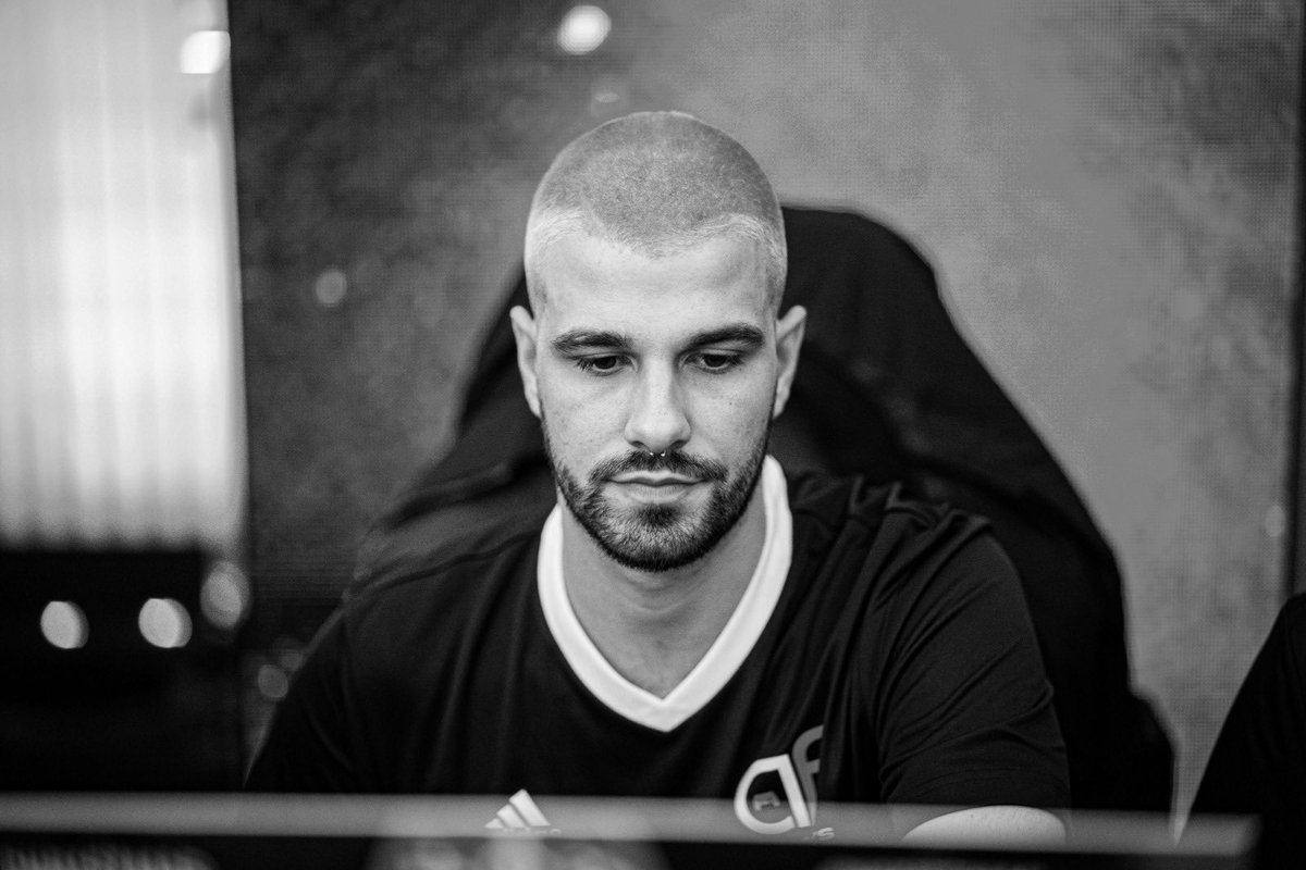 Hoje termina a minha ligação à Activefone.

Quero agradecer a todos os que me acompanharam nesta primeira época competitiva! Especialmente ao <a href="/Tomasrfg/">Tomás Gonçalves</a> que me deu esta oportunidade.

Estou agora disponível para ouvir propostas para a próxima temporada.

Obrigado <a href="/Activefone_/">Activefone Esports</a> 🖤🧡