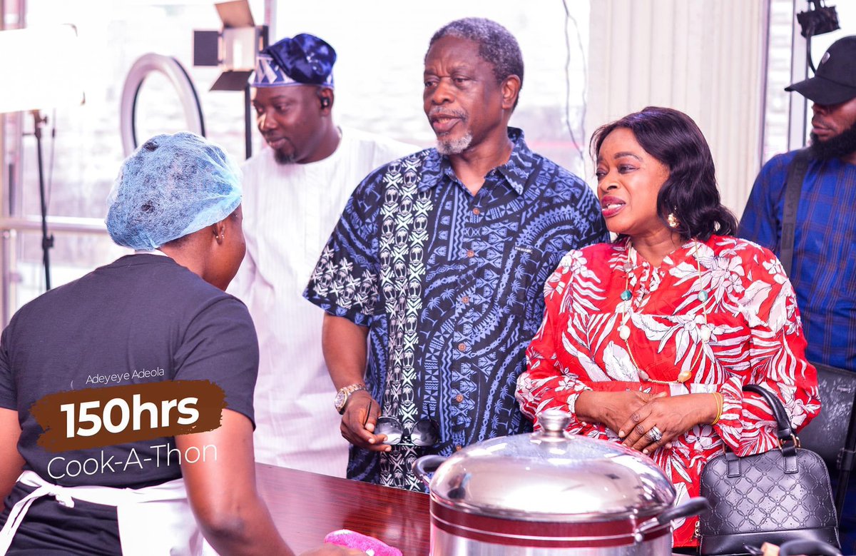 Leahs_World01's tweet photo. The ondo state commissioner for finance @WaleAkinterinwa was live @tmtLounge to support Chef Deo @deocookathon #150hoursCookathon #ChefDeo #Adeola #Adeyeye #Ileoluji https://t.co/CcZGPOs92i