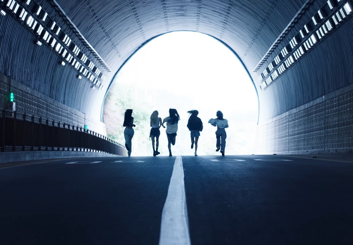 MIDCYS's tweet photo. ITZY WENT FROM ‘LOVING THEMSELVES’ TO ‘CHOOSING THEIR OWN SELF’

BET ON ME OUT NOW
#ITZY_BETONME #ITZY 
@ITZYofficial https://t.co/dtB9j5KniY