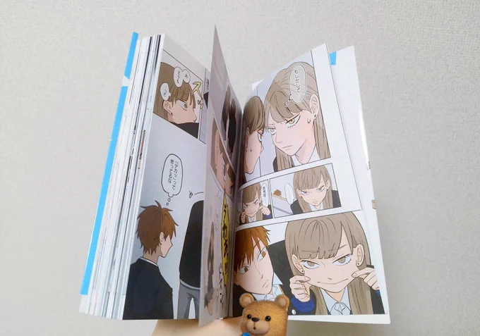 制限が解除されている(?)っぽい今のうちに…7月4日(火)発売コミックス 見本誌頂きました#正反対な君と僕 はパキパキ高発色なオレンジカバーです#氷の城壁 は本文フルカラーで、ちゃんと横組み漫画のカタチに再編集してるのでご安心ください… 