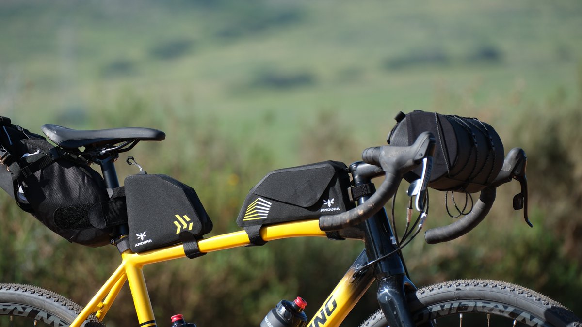 titanracingbike's tweet photo. The Titan Racing Switch comes adventure-ready for gravel seekers! Move seamlessly between tar and dirt as you explore backroads and the great outdoors.
View the range here: https://t.co/AHsRHvuw43
#TitanRacingBikes #TitanRacingSwitch #cycling #groad #groadslikethese https://t.co/mqIbWBFmhe