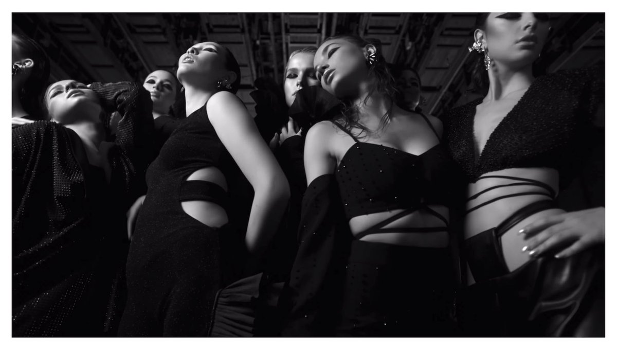NemraBand's tweet photo. PREMIERE 
NEMRA - LOOK AT BIRDS 
https://t.co/0Uy5XK9nI2 https://t.co/xuHazyboEj