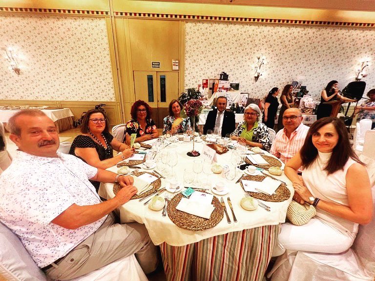TalaveraAyto's tweet photo. El nuevo equipo Gobierno talaverano ha acompañado a la Asociación de Esclerosis Múltiple (ATAEM) en su tradicional cena benéfica, que la Asociación celebra de forma anual.
@ataemtalavera
#esclerosimúltiple #ataem https://t.co/pl4PGzV2bm