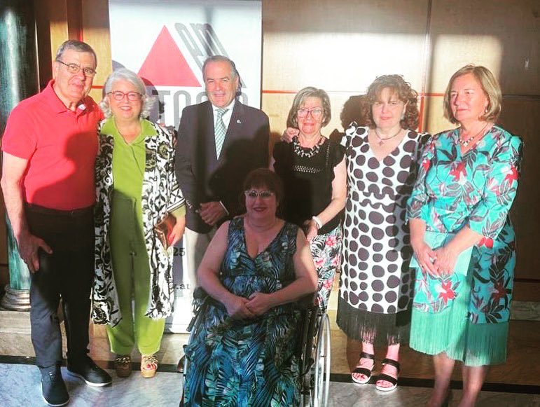 TalaveraAyto's tweet photo. El nuevo equipo Gobierno talaverano ha acompañado a la Asociación de Esclerosis Múltiple (ATAEM) en su tradicional cena benéfica, que la Asociación celebra de forma anual.
@ataemtalavera
#esclerosimúltiple #ataem https://t.co/pl4PGzV2bm