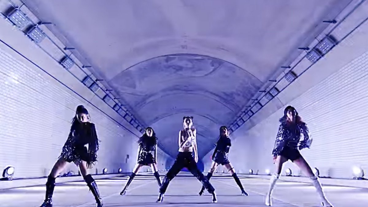 FIVEOFITZY's tweet photo. OMG THE DALLA DALLA AND BET ON ME PARALLEL OF #ITZY 😭 #ITZY_BETONME https://t.co/GpVxeEzf2o