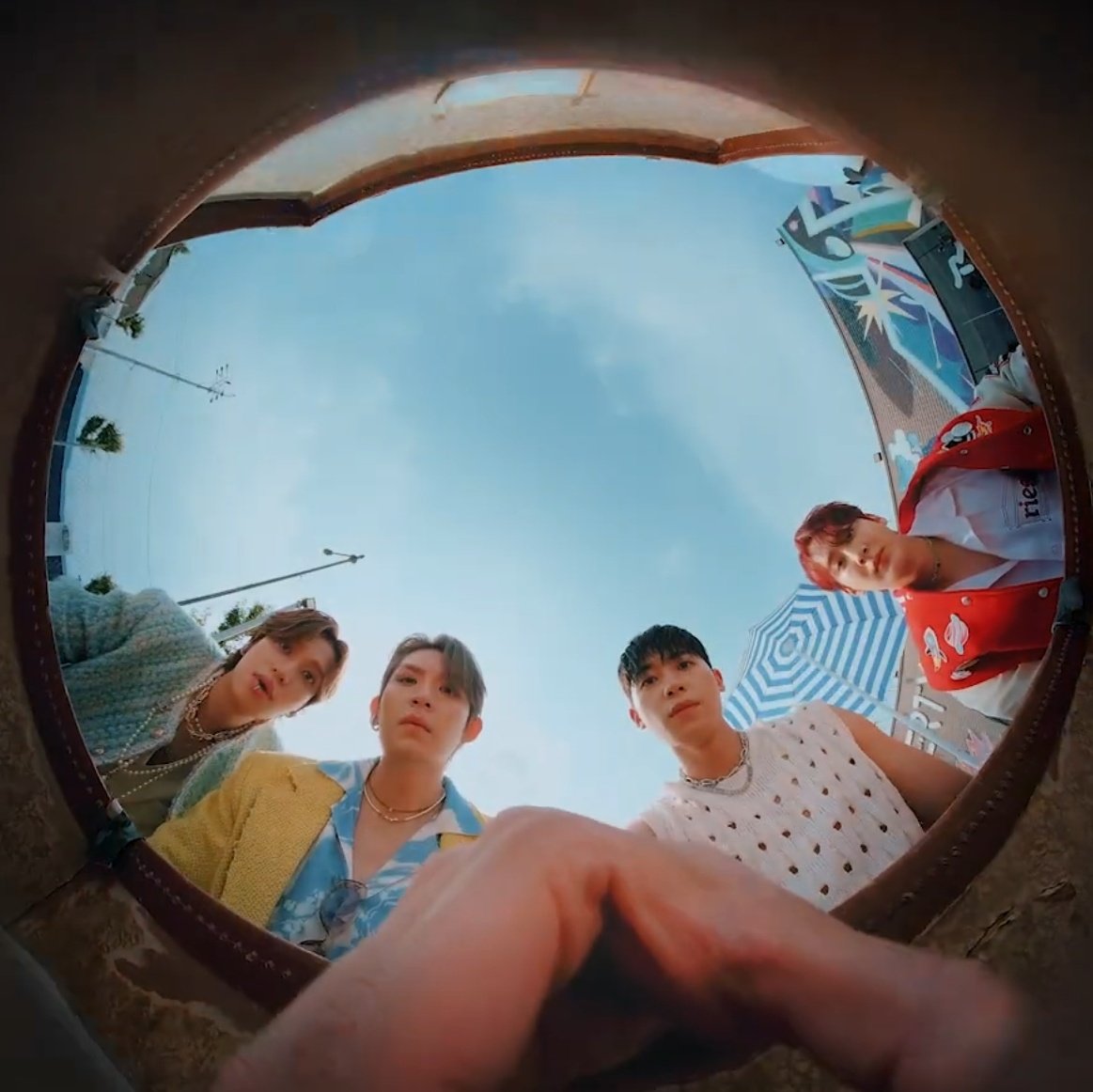 chunheepy's tweet image. pov: teentop pulling you out of your depression  💕🤘😭