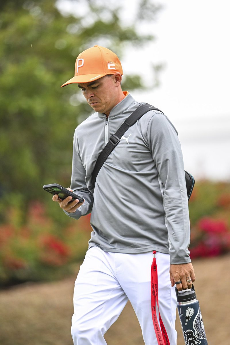 _tagline's tweet photo. What’s really in Rickie Fowler’s water bottle, the secret to his rise this year https://t.co/9paXGcFGcg
