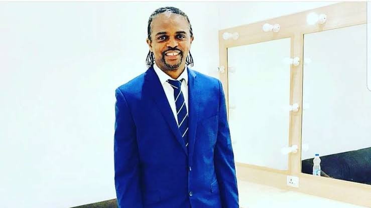 Former Arsenal and Nigeria International, Kanu Nwankwo, is now the new Chariman/Sole Administrator of Enyimba FC of Aba, Abia State. He replaces Felix Anyasi Agwu. @alexottiofr Alex Otti’s Effect.