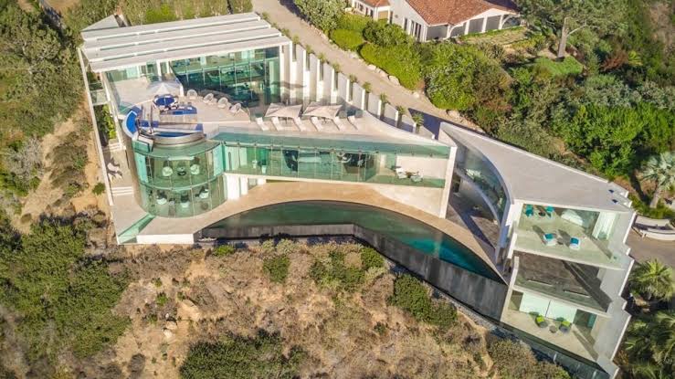Am_Blujay's tweet photo. They say a house built on a married woman's tears will never stand but here is Swizz Beatz and Alicia Keyz' house https://t.co/YxNvEJ37Xu