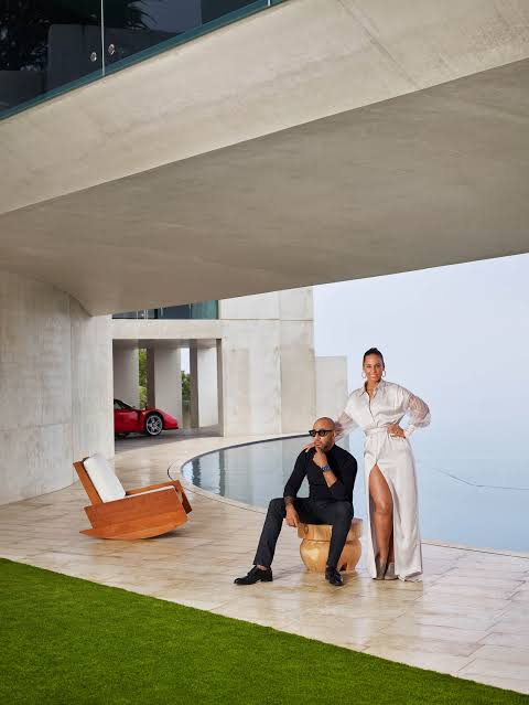 Am_Blujay's tweet photo. They say a house built on a married woman's tears will never stand but here is Swizz Beatz and Alicia Keyz' house https://t.co/YxNvEJ37Xu