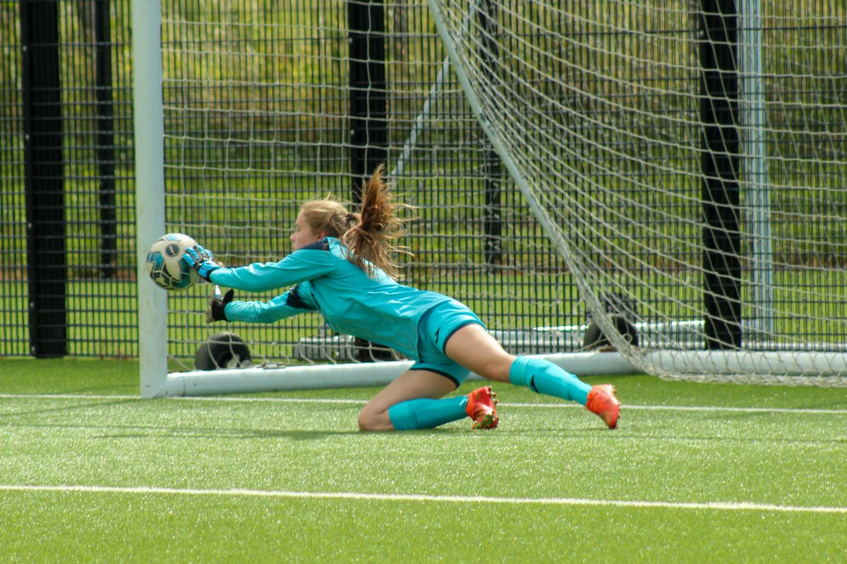 escfcladies's tweet photo. Images from our bounce game this morning before our 1st pre season match next week. Great to see players from our Under 14s, 16s and 18s joining in. 
 #FullPlayerPathway #EdinburghSouth 🔴⚪️
📸 @johnmhamilton https://t.co/46jVWtpH58