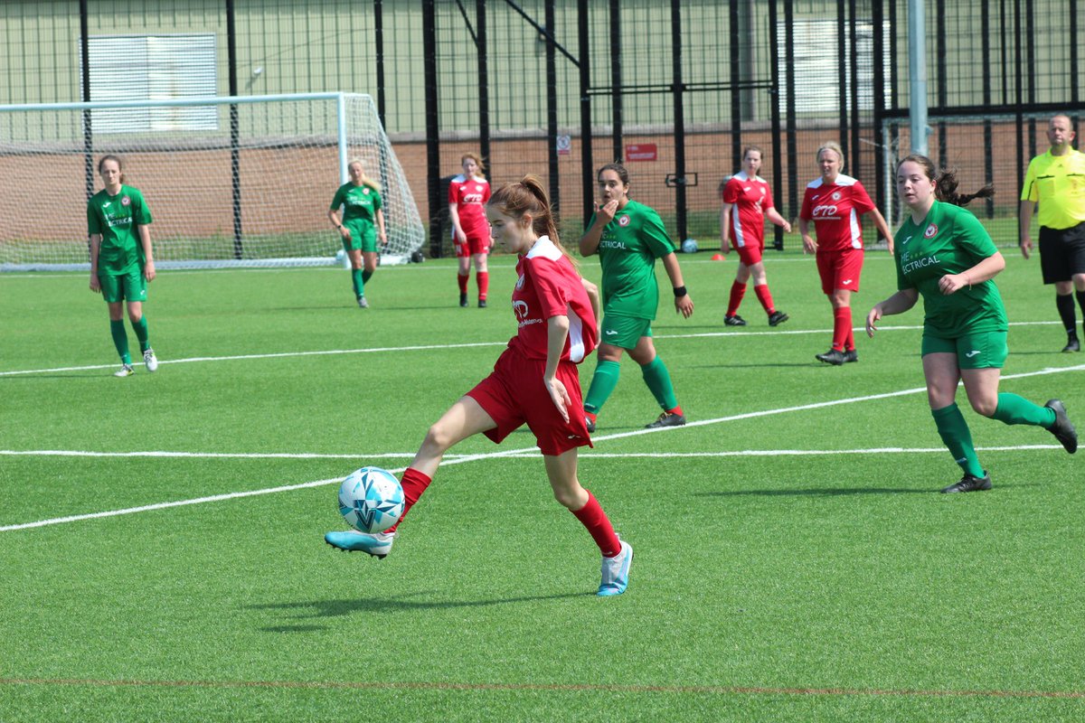 escfcladies's tweet photo. Images from our bounce game this morning before our 1st pre season match next week. Great to see players from our Under 14s, 16s and 18s joining in. 
 #FullPlayerPathway #EdinburghSouth 🔴⚪️
📸 @johnmhamilton https://t.co/46jVWtpH58