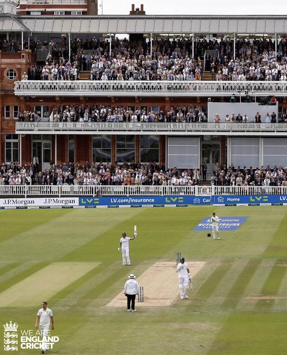 Incredible innings from #BenStokes. #Bairstow dismissal ignited the 🔥. Also, #Broad innings was vital in even getting close to the target. Two great test matches so far in the #Ashes. #England to win last 3??? 😜😜