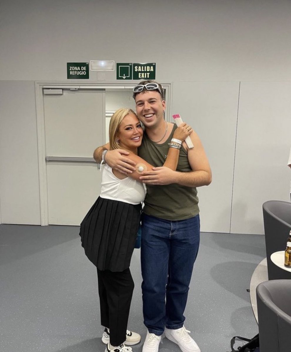 ceciarmy's tweet photo. Ayer todo el mundo fue a la velada solo para conocer a Belén Esteban: https://t.co/X5Zvq7JQtf
