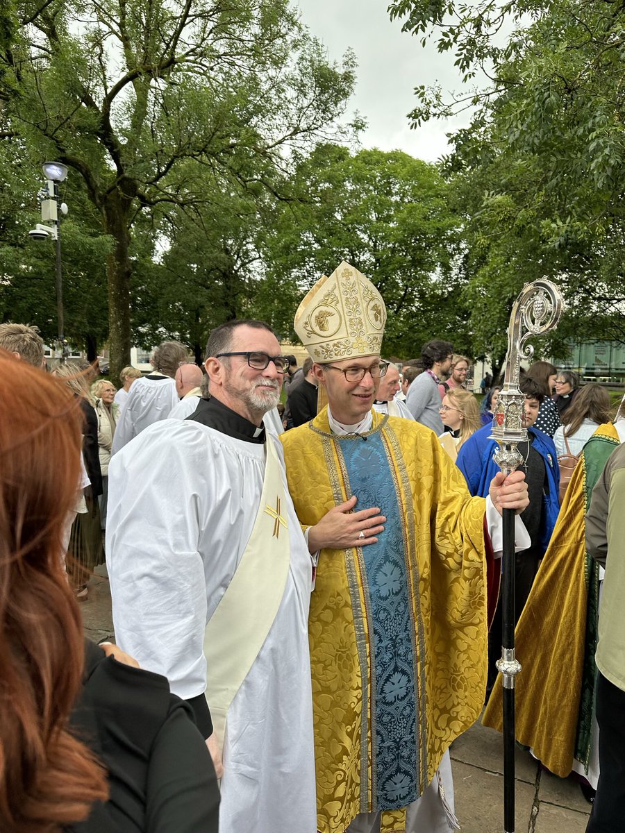 The formal, and the slightly less formal! 
and a <a href="/JillLCDuff/">Jill Duff</a> selfie to finish the day! ❤️🙏🏼✝️

#NewRevs <a href="/cofelancs/">The CofE in Lancashire (Blackburn Diocese)</a> <a href="/BpBlackburn/">Bishop Philip</a>