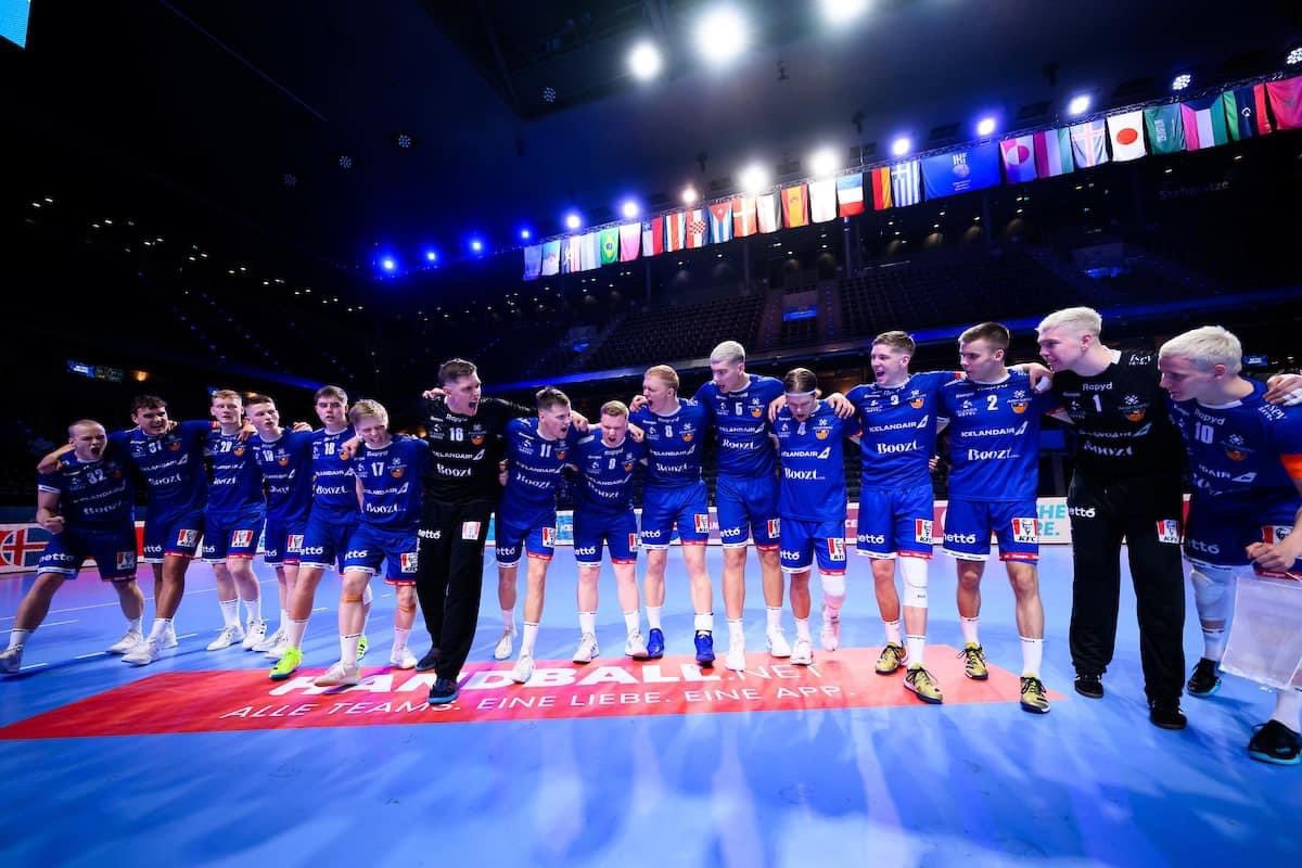 Rétt í þessu lauk úrslitaleik um bronsverðlaun HM 2023 hjá U-21 landsliði karla gegn Serbíu. Strákarnir okkar sigruðu Serba 27 - 23 og koma heim með bronsverðlaun HM. 

HSÍ óskar leikmönnum, þjálfurum og starfsmönnum liðsins til hamingju með frábæran árangur!