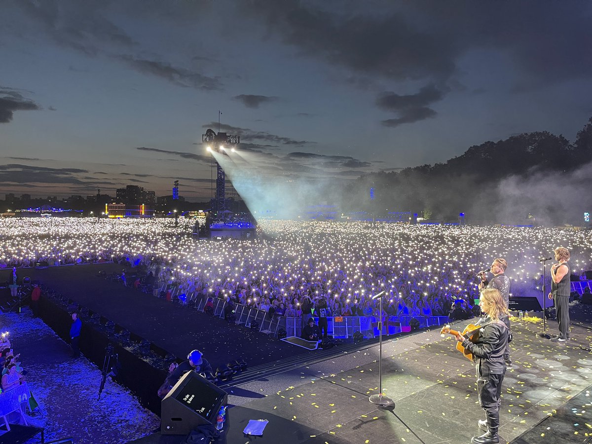 Hyde Park you were magnificent 💕We thank each and everyone of you 🙏what a night x