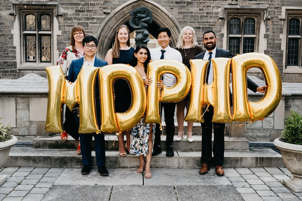 8 years flew by!⌛️

It has been an absolute privilege training @UofTMDPhD @UofTMedicine💫

Thanks to my family, friends, and mentors for supporting me every step of the way💖

📸photos: <a href="/alexx_florescu/">Alexandra Florescu</a>