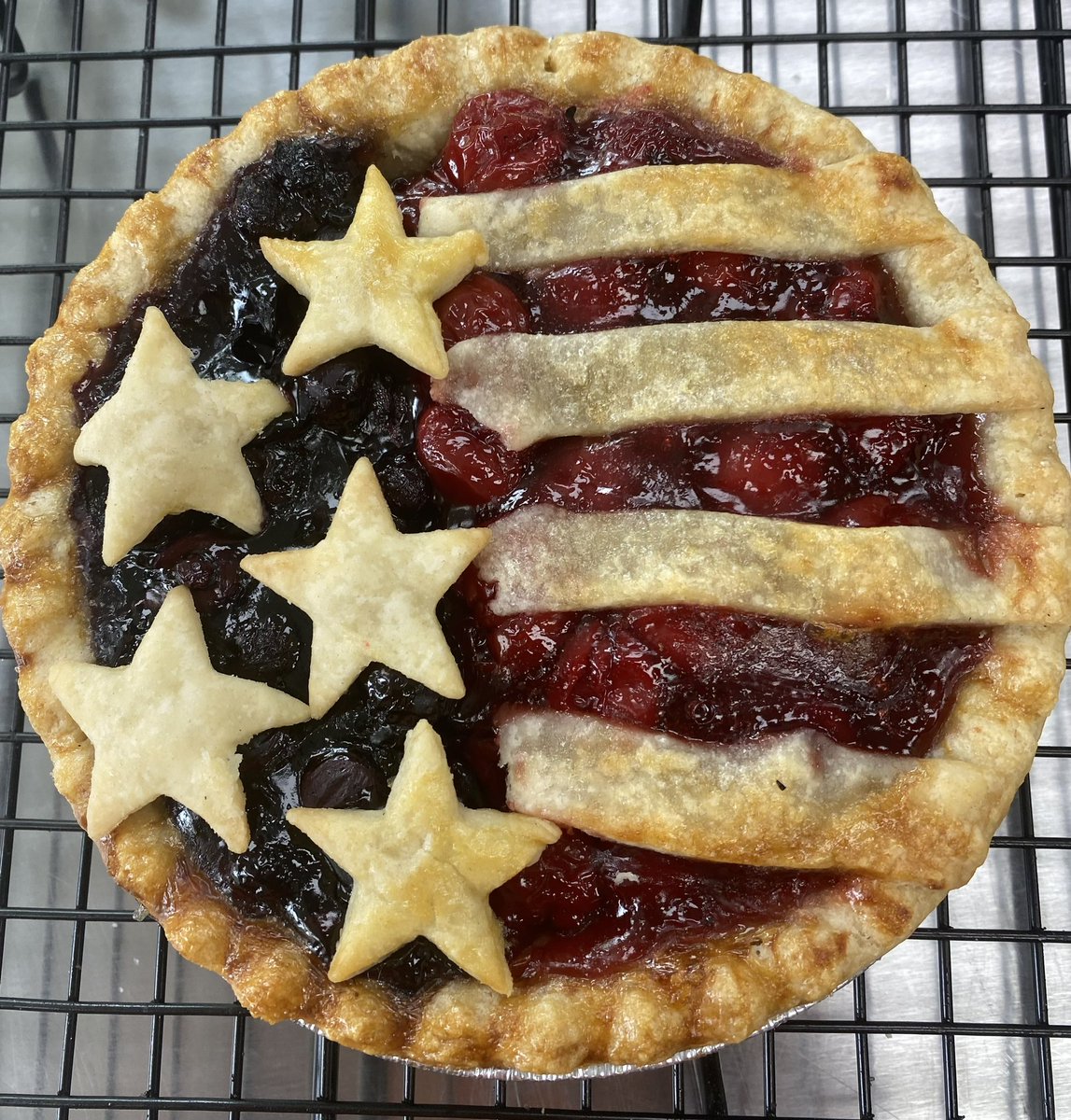 redwagonfarm's tweet photo. We’re no longer just a Farmer’s Market ~ we’re a destination!  Veggies, fruit, fresh bakery, ice cream &amp; craft beer!!
Open today until 6pm
Mon 9-6pm  (Brewery closed)
July 4th 10-2pm (Brewery closed) https://t.co/8pGoPtKOhl
