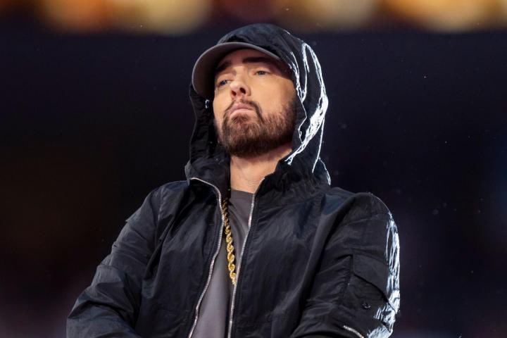 ShawnIsShady's tweet photo. In 2015 Dr Dre dropped his “COMPTON” album… it featured both Kendrick Lamar &amp; Eminem.

They both gave one of their Hardest feature verses ever, But who went harder?

Eminem Vs Kendrick. Who you got? https://t.co/lFxfp6ZzNV