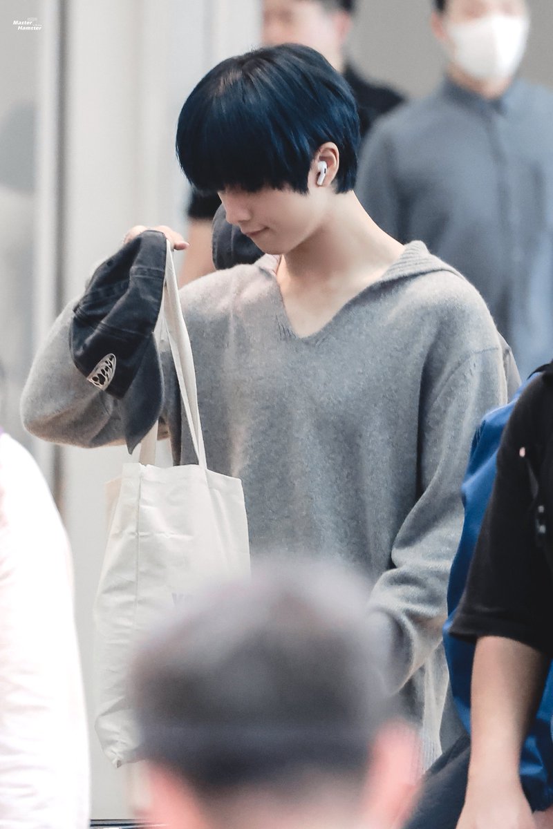 MasterhamsterJS's tweet photo. 230702 ICN🛫️
🤲🏻
#지성 #JISUNG #박지성 #NCTDREAM https://t.co/s1Bx2OMxyu