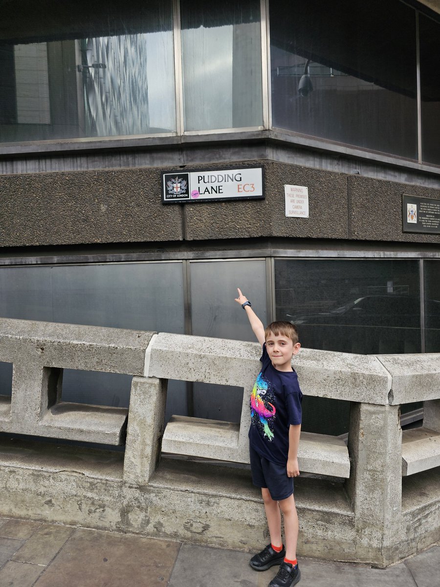 dingusd's tweet photo. Hi @Miss_Goldman2 @SwintonMrs , Aiden found pudding lane this afternoon https://t.co/pKNwV94ur7