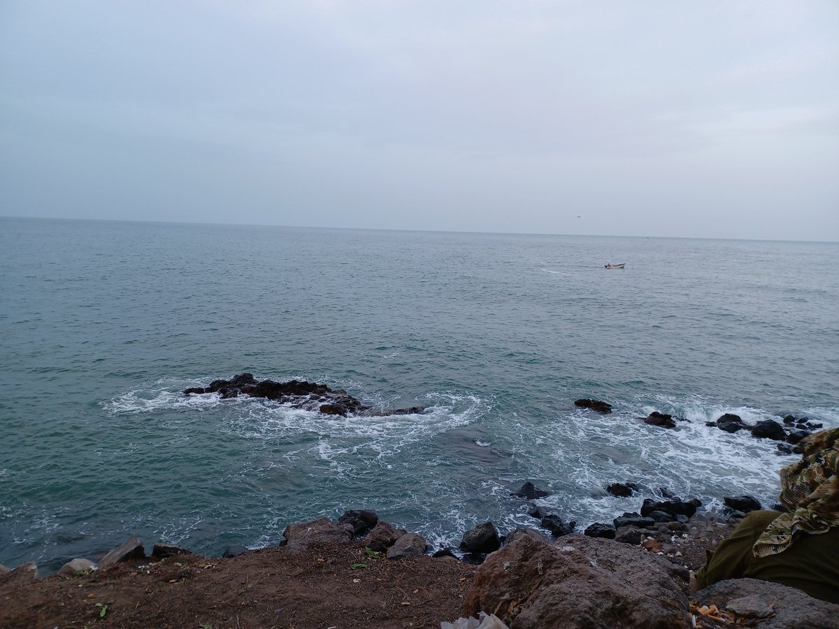 مين يحب يخزن معي بذا المكان بعدن