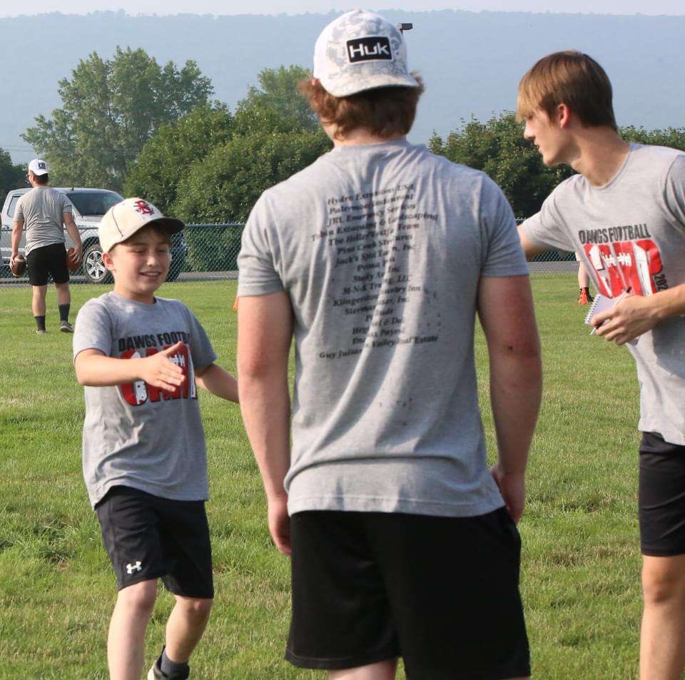 SBowman44's tweet photo. Dawgs youth camp 2023. Had a great time working with and teaching the kids. @blakeschwartz06 @tobin_kash33 https://t.co/jSsmKarRu2
