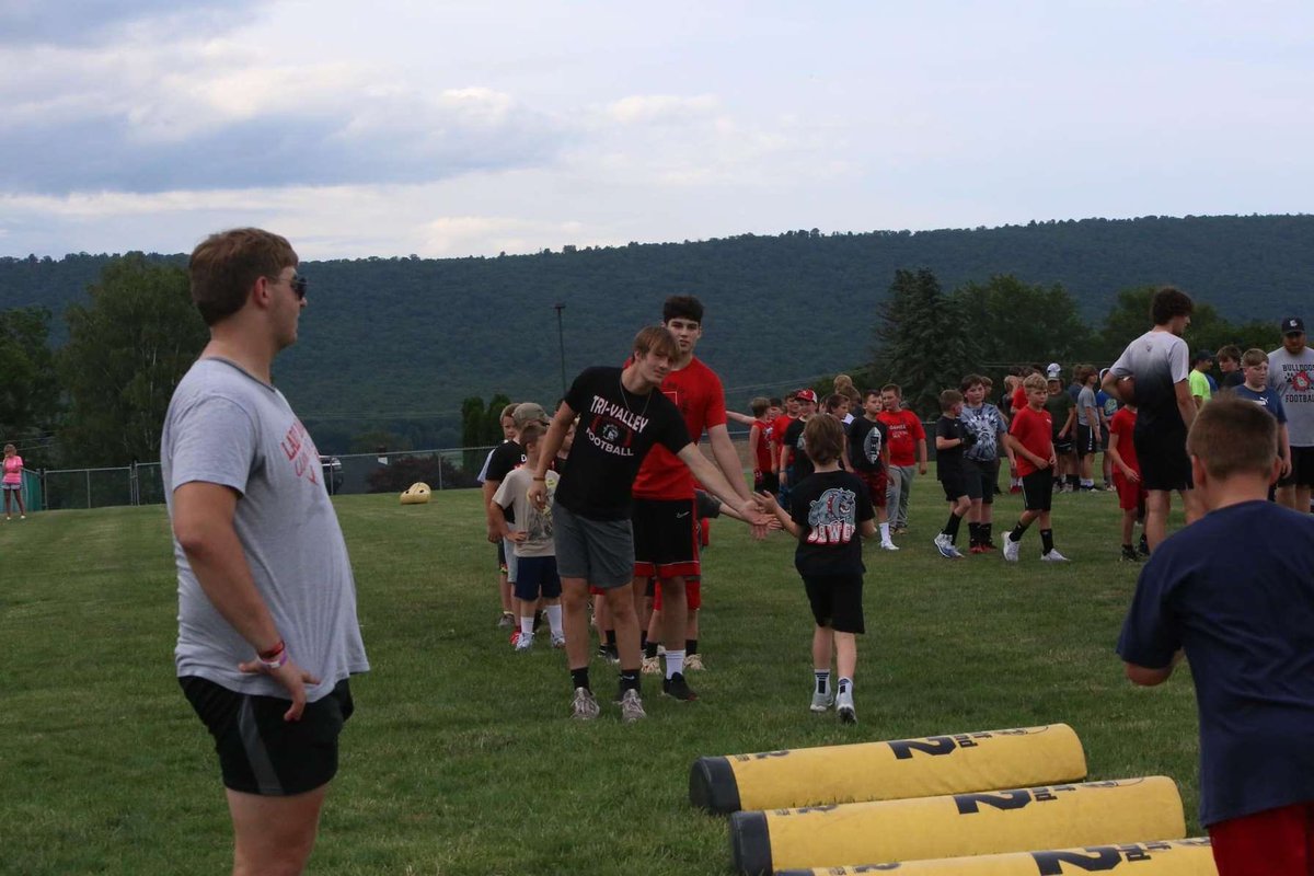 SBowman44's tweet photo. Dawgs youth camp 2023. Had a great time working with and teaching the kids. @blakeschwartz06 @tobin_kash33 https://t.co/jSsmKarRu2