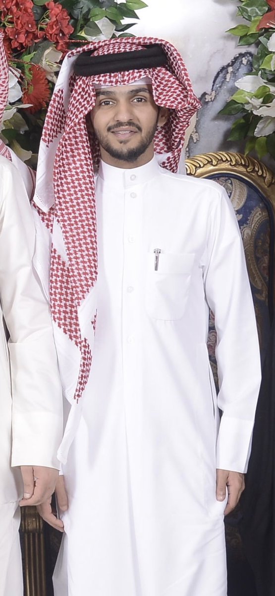 عشت يا راسي من العز واتعبت الضعوف 
لين صارت كل شرهة ضعيف تلمّني
ٰ
 دامني عند النشاما.. مقدّر ومعروف 
ف الردي ما ضر صيتي لو انه يذمّني 
ٰ
ّحطّني في الموقف العسر في كل الظروف
وكان ما سرّيت عين الرفيق فذمني