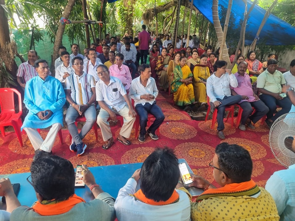 DillipOdisha's tweet photo. ଭୁବନେଶ୍ୱର(ଉତ୍ତର) ନିର୍ବାଚନ ମଣ୍ଡଳୀର ଦଳୀୟ କାର୍ଯ୍ୟକର୍ତ୍ତାମାନଙ୍କ ଏକ #ବନ୍ଧୁମିଳନ କାର୍ଯ୍ୟକ୍ରମରେ ଯୋଗଦେଲି ll ଏହି ଅବସରରେ ଜିଲ୍ଲା ସଭାପତି @babusinghodisha ଓ ଅନ୍ୟତମ ନେତା @JPradhanBJP ଙ୍କ ସମେତ ସମସ୍ତ ପ୍ରମୁଖ କାର୍ଯ୍ୟକର୍ତ୍ତାମାନେ ଉପସ୍ଥିତ ଥିଲେ ll https://t.co/C2WKoYvyGk