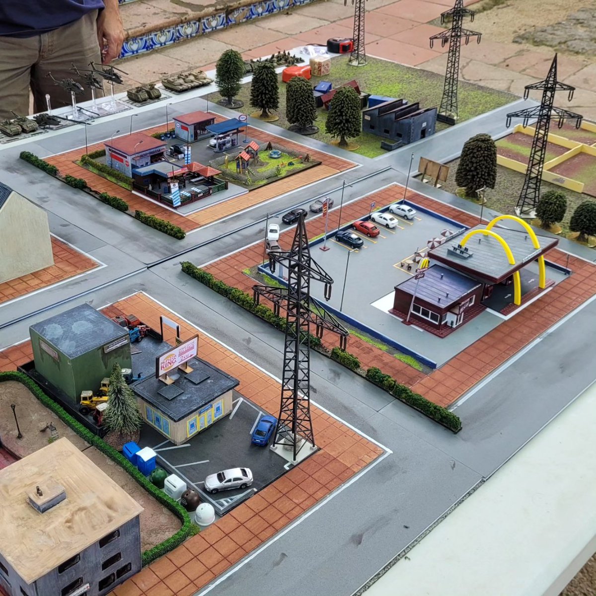 LudusHistoriae's tweet photo. Domingo de Festa Major en Montmeló,  con @LudusHistoriae a tope, partidas de Demo de Team Yankee,  Kill Team, Gasland y Dead Man's hand 
#FMMontmelo https://t.co/pyX3vNifu6